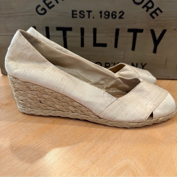 Lauren Ralph Lauren Wedge Espadrille Sandal Size 9.5 Gold Neutral Open Toe - Picture 3 of 8